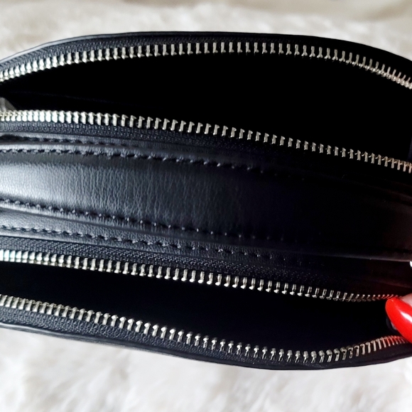 Beautiful trendy DKNY handbag - Picture 2 of 3